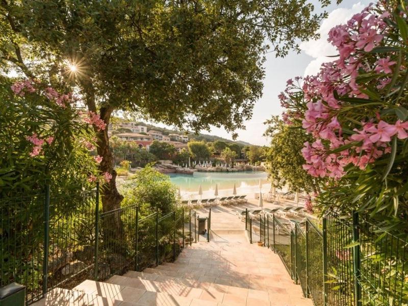 Charmant Appartement Village Restanques De Saint Tropez Grimaud Exterior foto