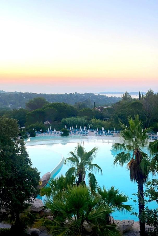 Charmant Appartement Village Restanques De Saint Tropez Grimaud Exterior foto